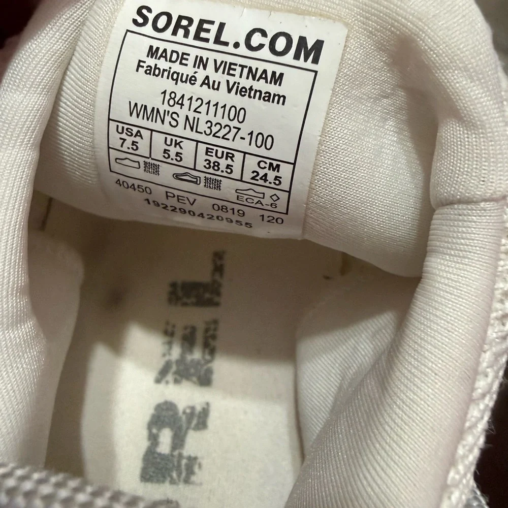 SOREL Women's Kinetic Lace Sneaker Size 7.5 White  Athletic Shoe Comfy - Picture 8 of 8